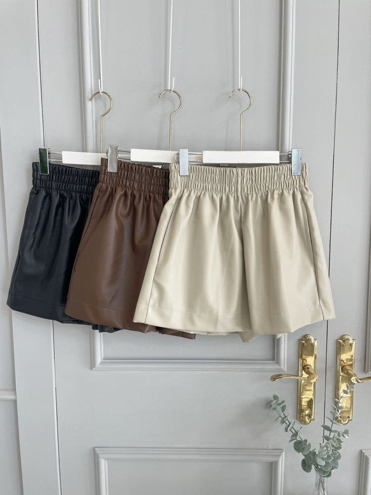 Vegan Leather Mid-Short Pants
