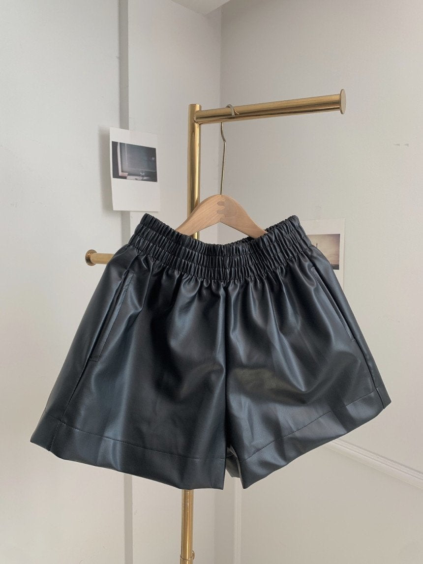 Vegan Leather Mid-Short Pants