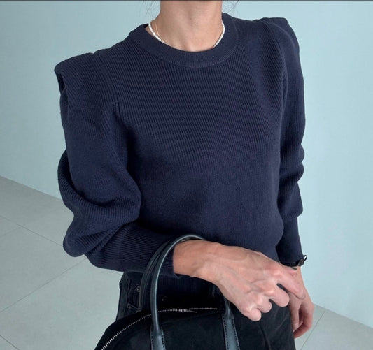 Elegant shoulder up knit