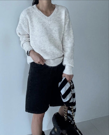 ✨️NEW ARRIVAL✨️ 🌿Beaver V-Neck Knit Sweater