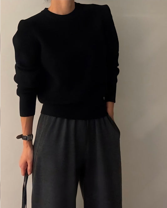 Elegant shoulder up knit