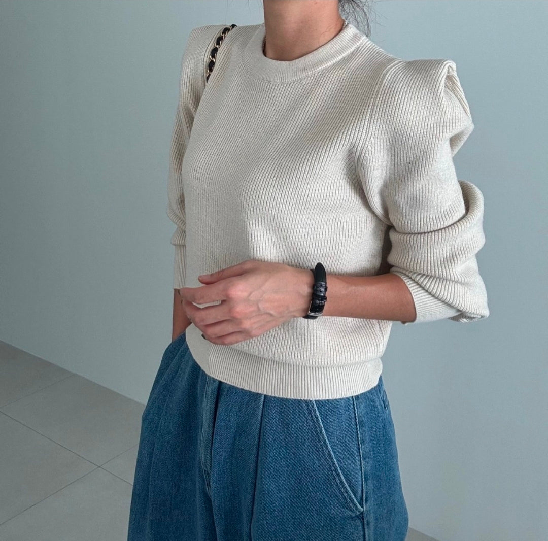 Elegant shoulder up knit