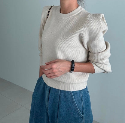 Elegant shoulder up knit