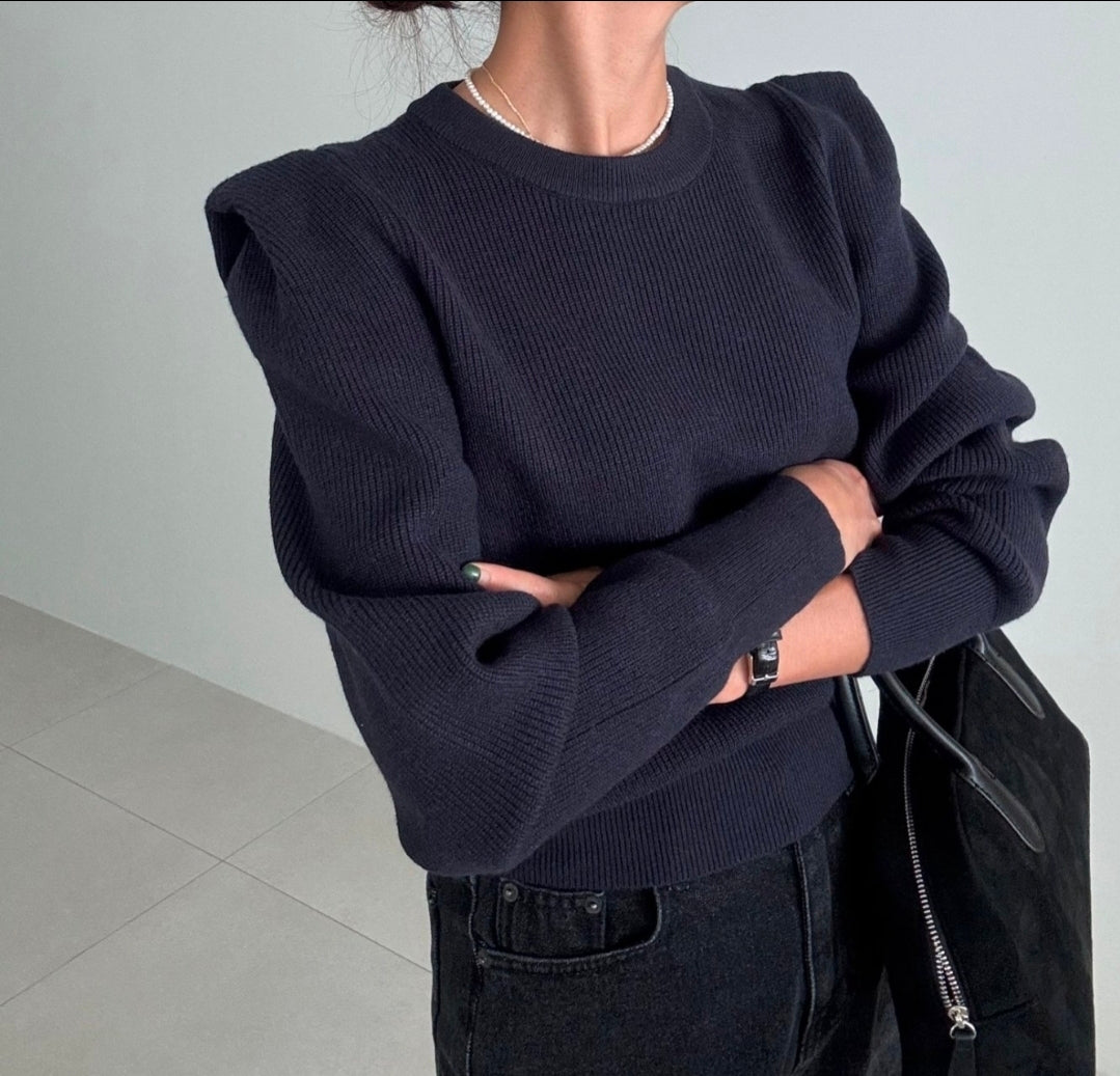 Elegant shoulder up knit