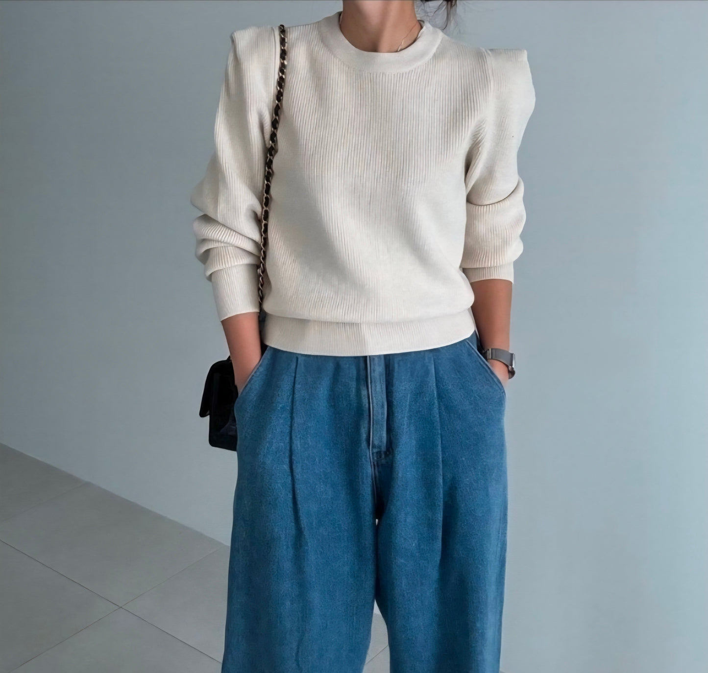 Elegant shoulder up knit